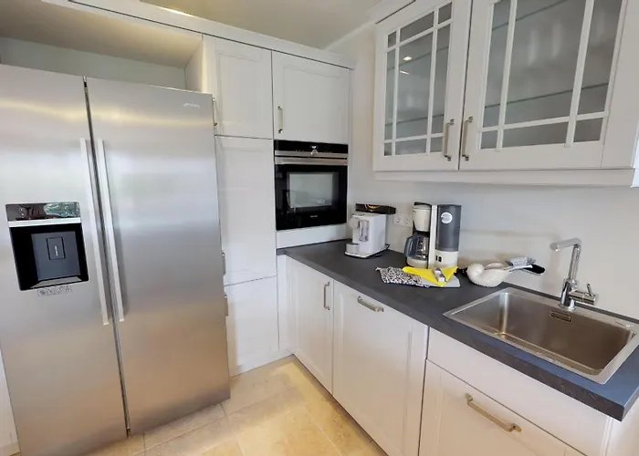 Semesterbostad Bi Stroen